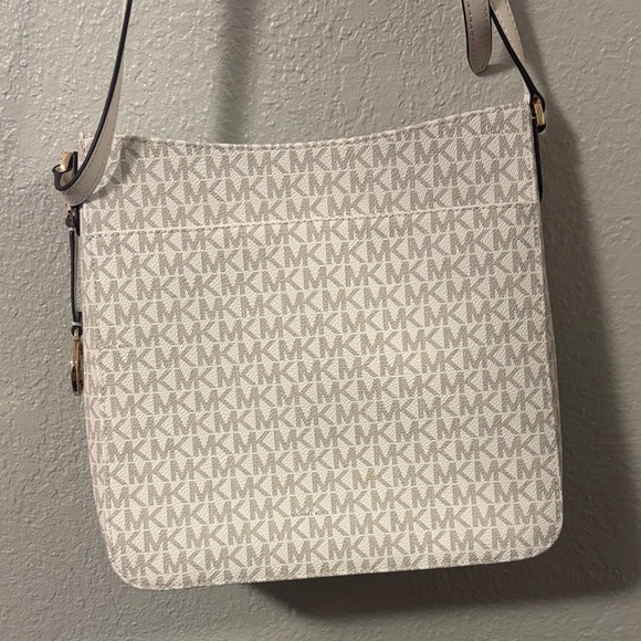 Michael Kors Cream/Gray Signature MK Crossbody Bag - Picture 5 of 7